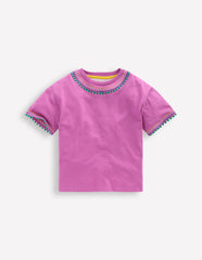 Relaxed Embroidered T-shirt-Radiant Orchid / Boden Online