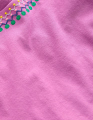 Relaxed Embroidered T-shirt-Radiant Orchid / Boden Online