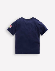 Short Sleeve Badge T-shirt-College Navy Cars / Boden us