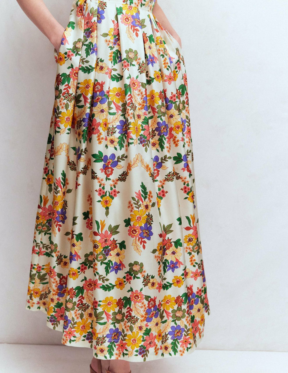 Pleat V-neck Dress-Multi Meadow Flowers / Boden Outlet
