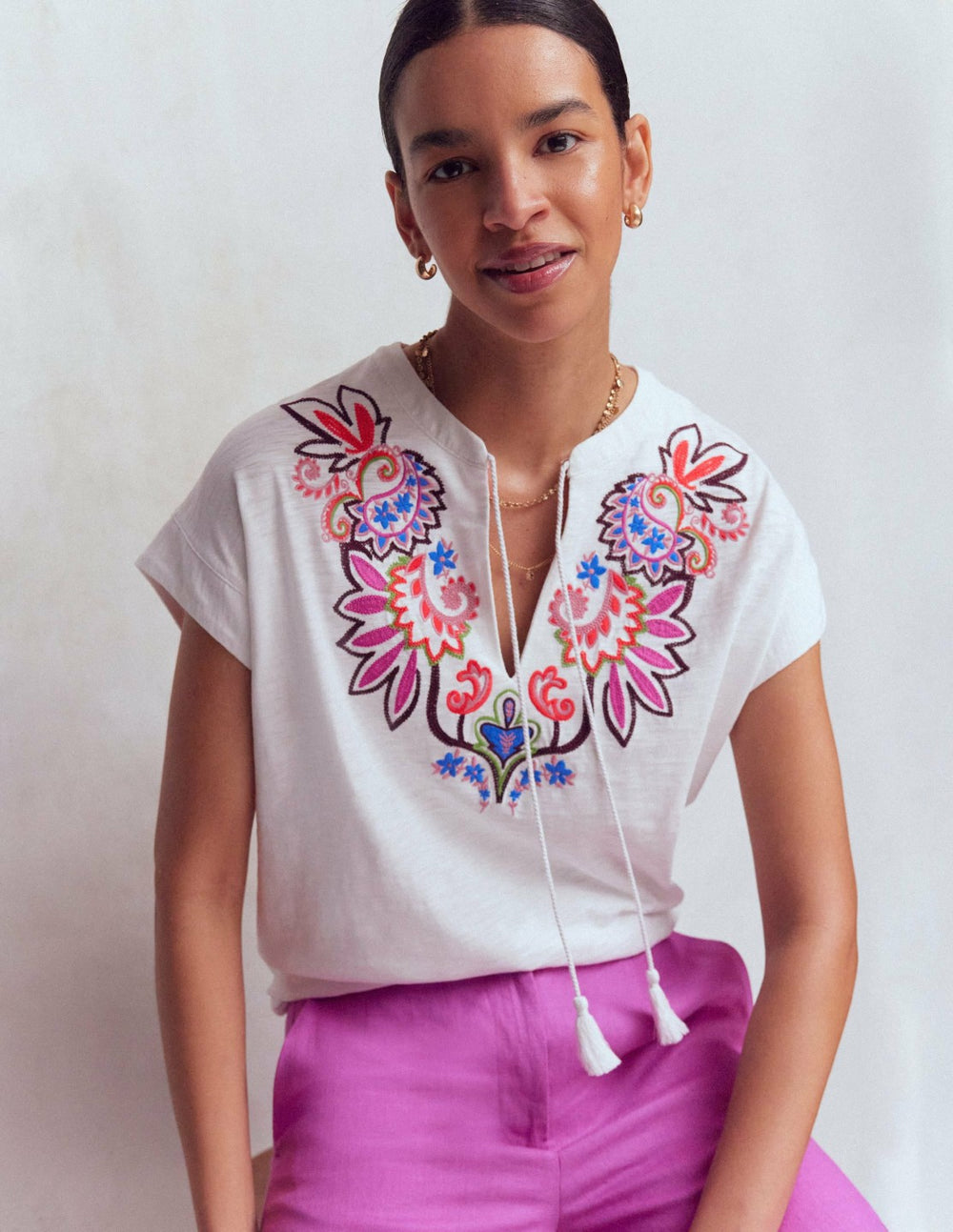 Nina Embroidered Notch T-shirt-White - Multi Embroidery / Boden us
