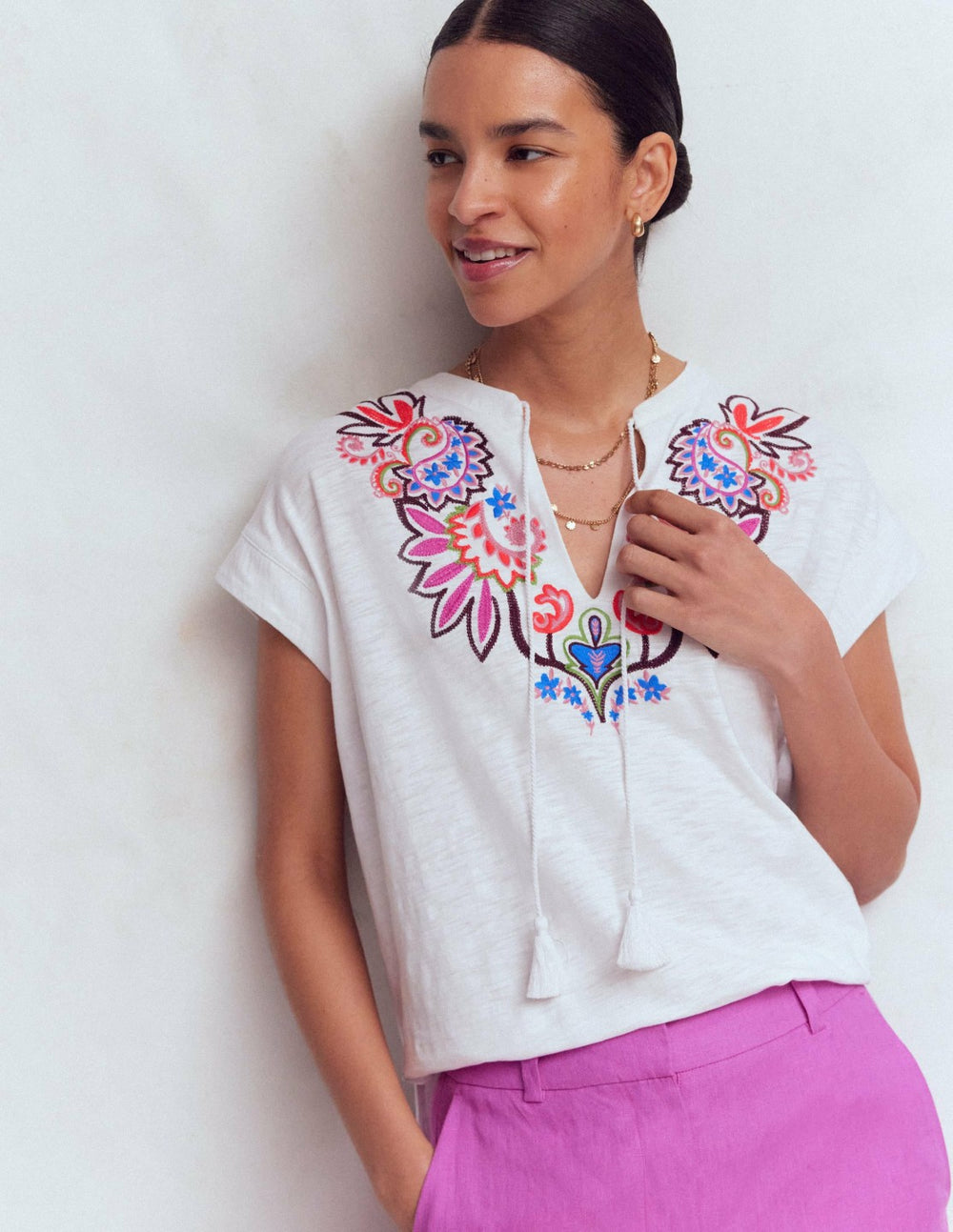 Nina Embroidered Notch T-shirt-White - Multi Embroidery / Boden us