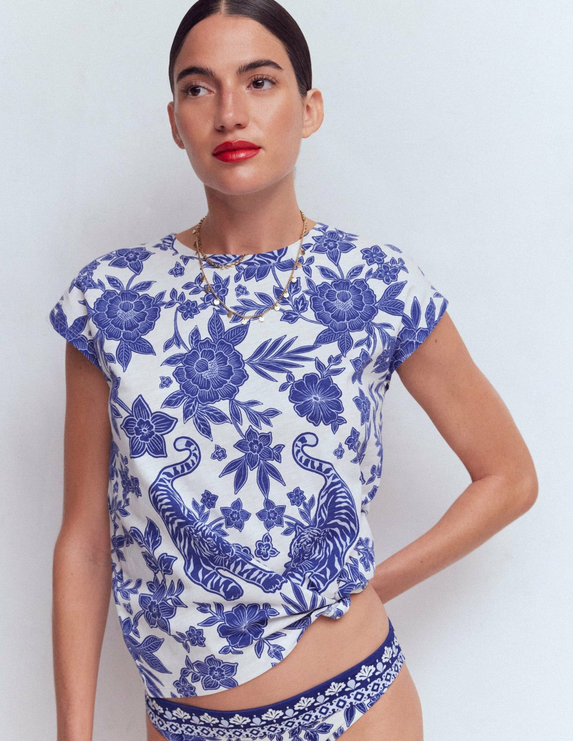 Louisa Slub T-Shirt-Blue Tigers Paradise Placement / Boden Online