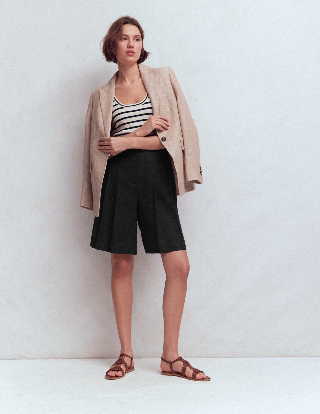 Highbury Pleated Linen Shorts-Black / Boden Online