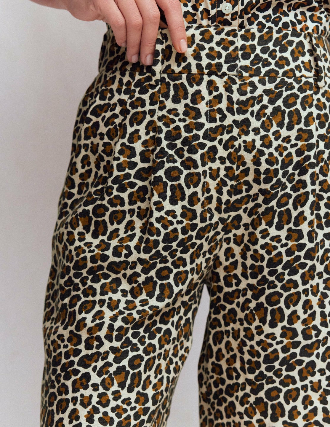 Kensington Linen Shorts-Almond Milk, Cheetah Pop / Boden Outlet