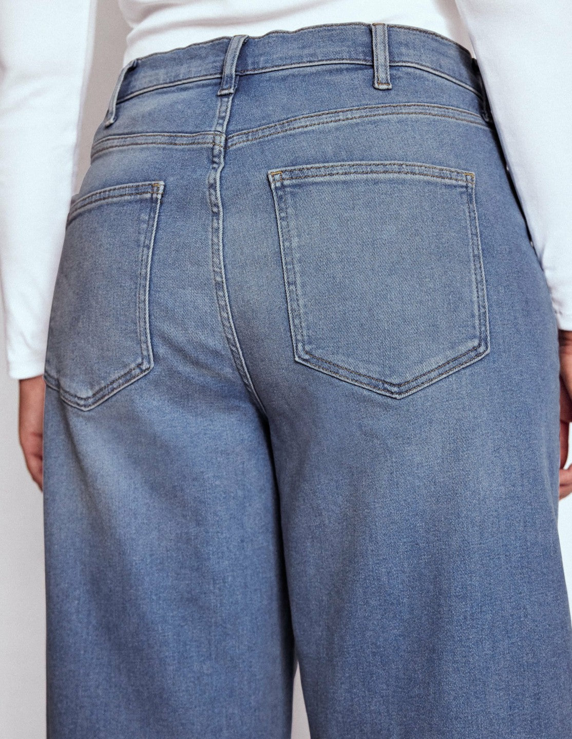 High Rise Wide Leg Jeans-Light Vintage / Boden Sale