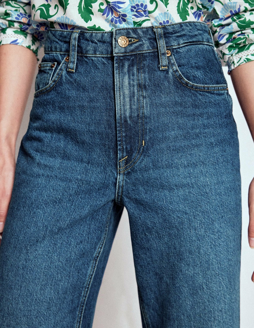 High Rise Straight Crop Jeans-Mid VWash / Boden On sale