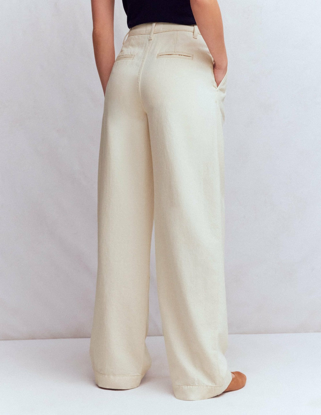Pleated Wide Leg Jeans-Ecru / Boden Online