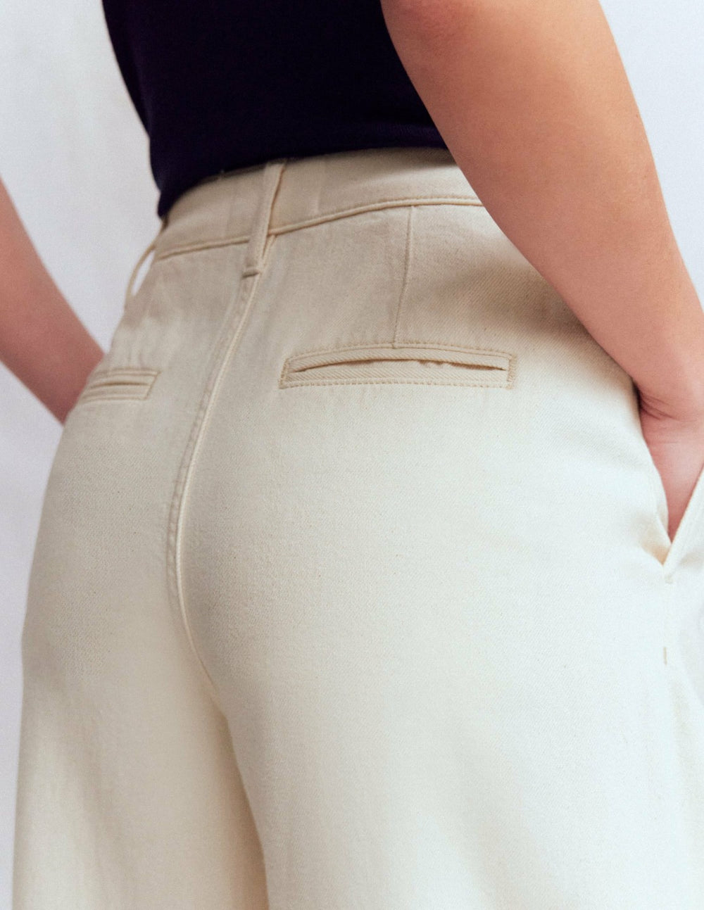 Pleated Wide Leg Jeans-Ecru / Boden Online
