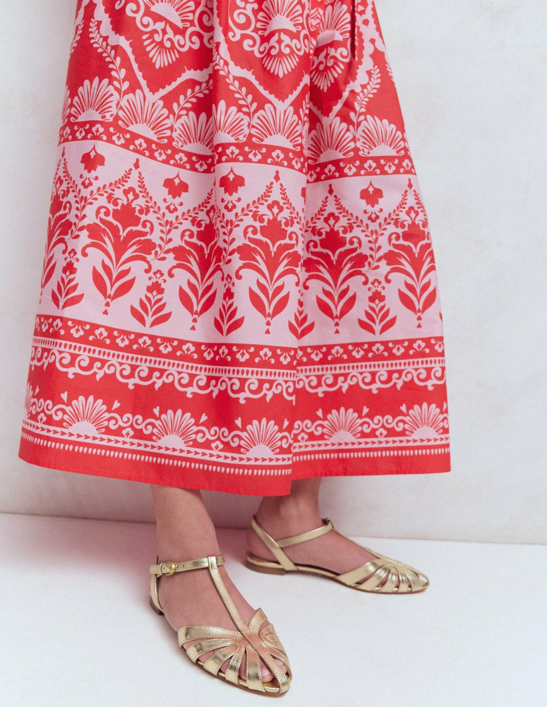 Caged Flat Sandal-Gold / Boden