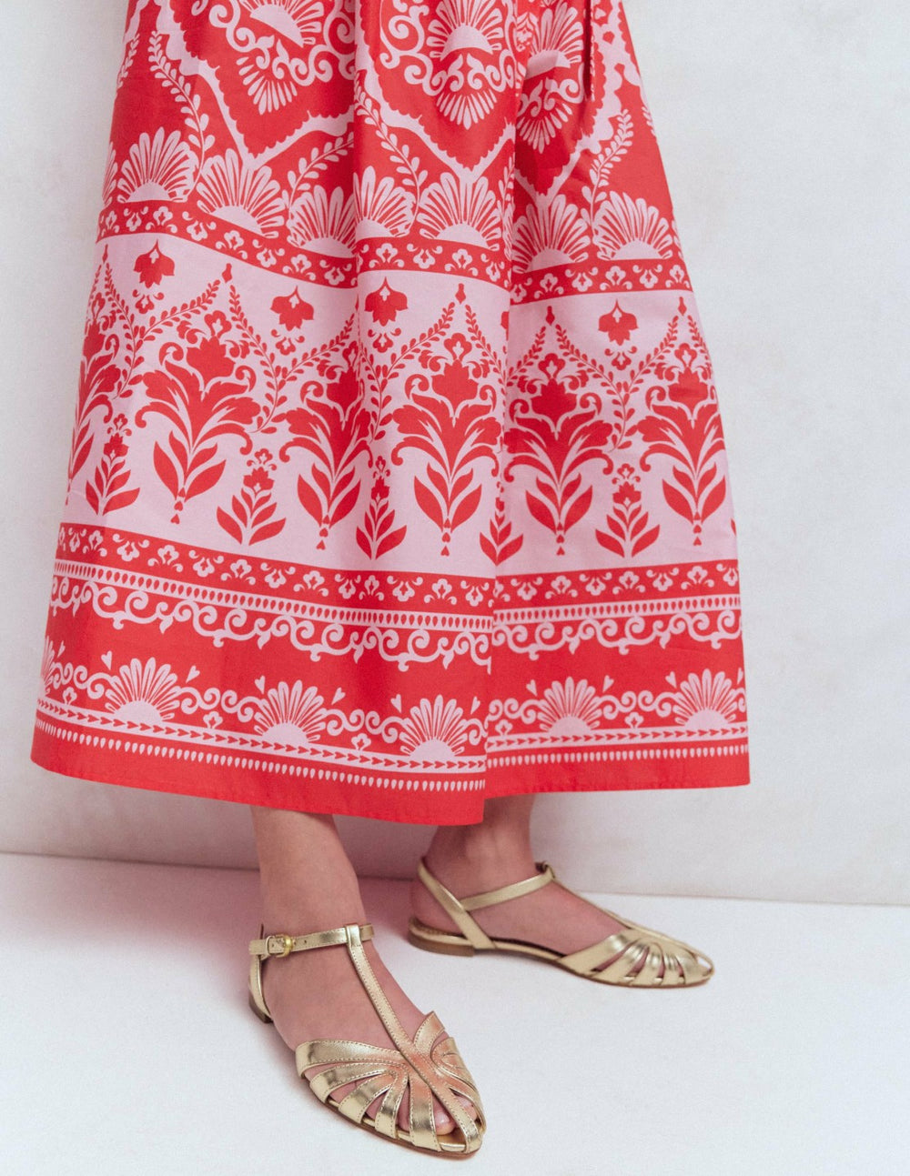 Caged Flat Sandal-Gold / Boden