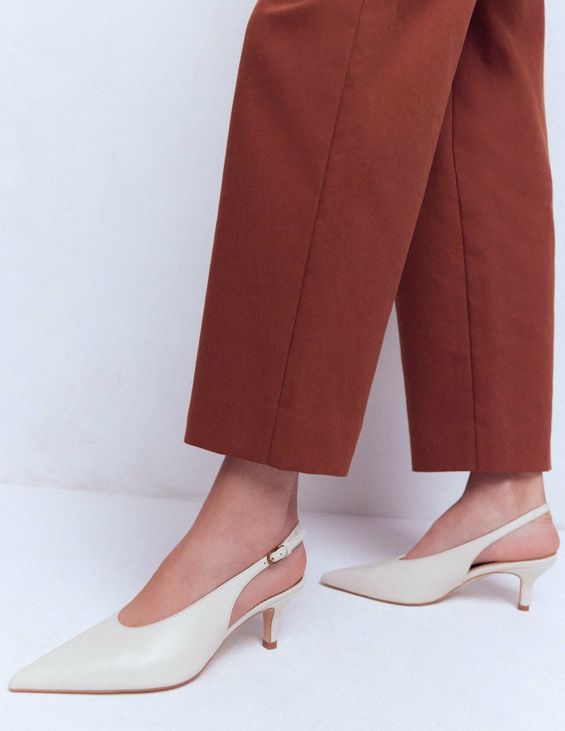High Cut Slingback Court-Ecru / Boden