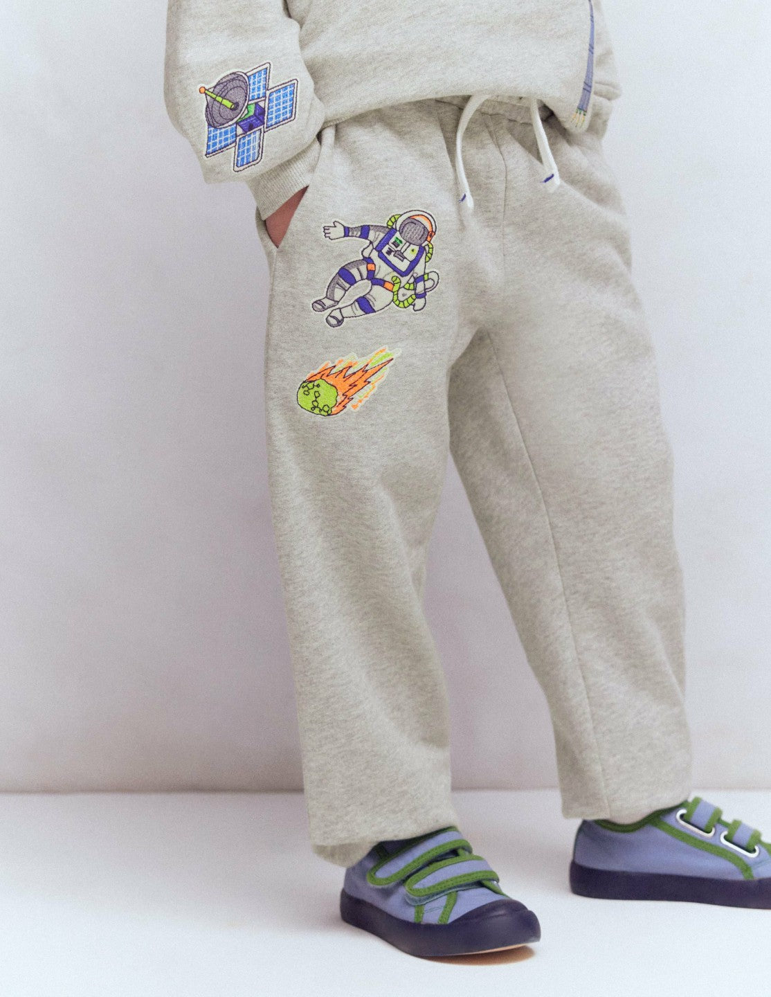 Badge Sweatpants-Grey Space / Boden On sale