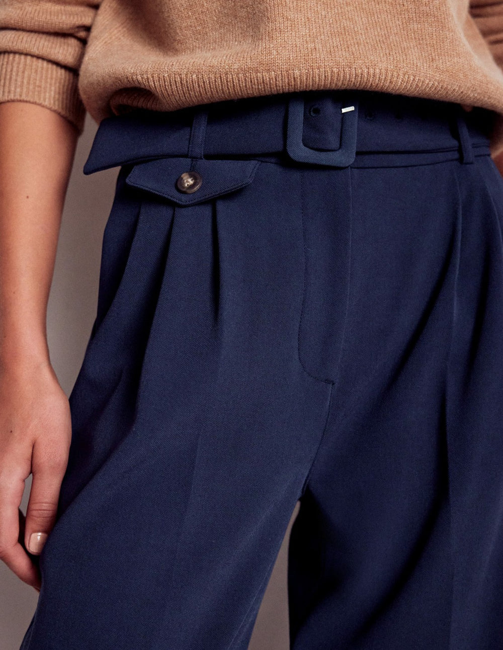 Pleat Front Pants-Navy / Boden Online