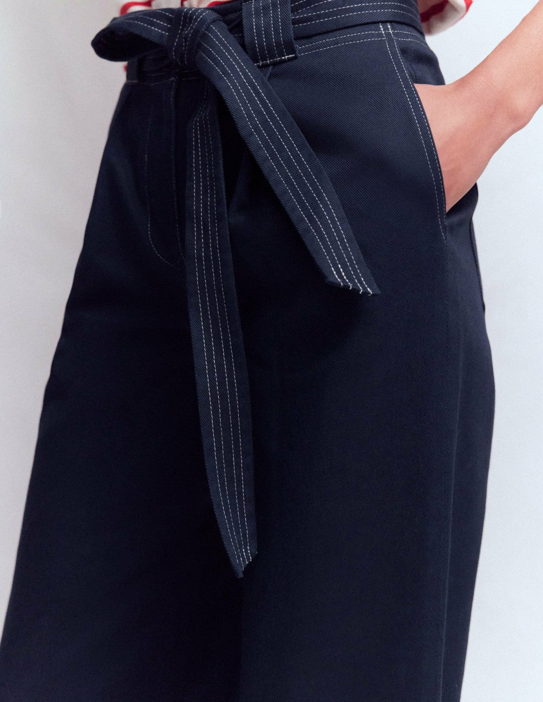 Belted Barrel Leg Pants-Navy / Boden Online