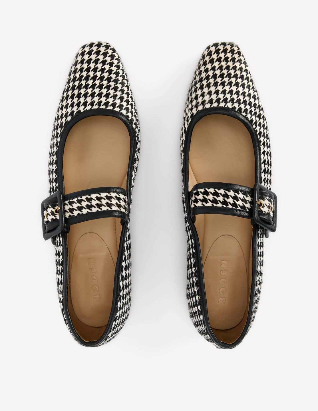 Vic Chisel Toe Mary Janes-White/Black / Boden Outlet