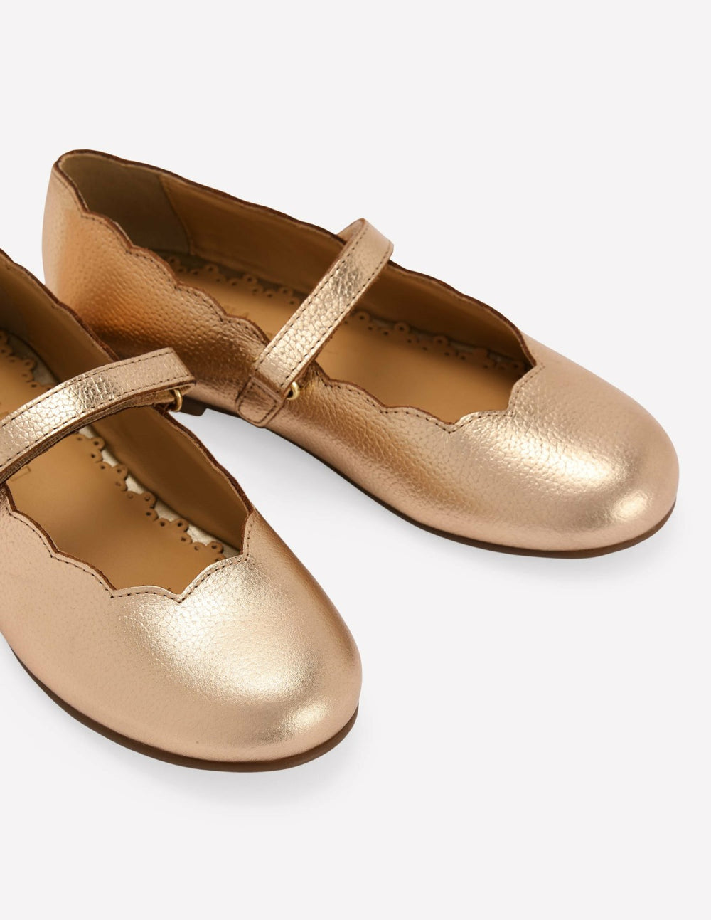 Scallop Mary Janes-Gold / Boden Online